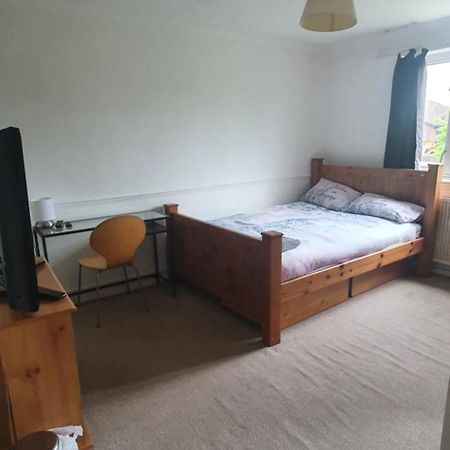 Spacious And Serene Stay Near Milton Keynes Centre Willen 部屋 写真