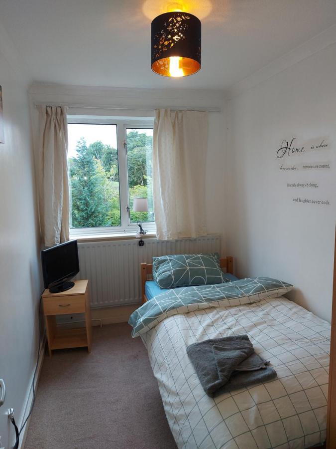 Spacious And Serene Stay Near Milton Keynes Centre Willen エクステリア 写真