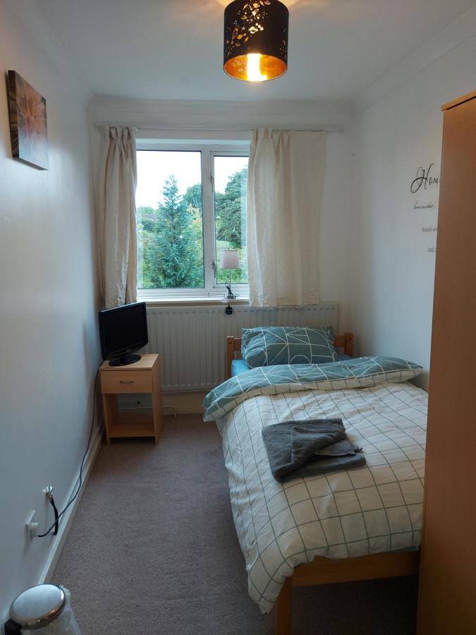 Spacious And Serene Stay Near Milton Keynes Centre Willen エクステリア 写真