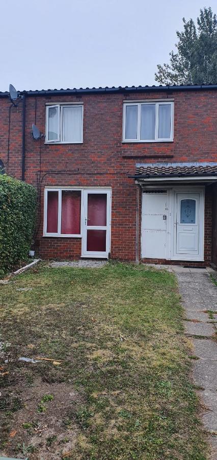 Spacious And Serene Stay Near Milton Keynes Centre Willen エクステリア 写真