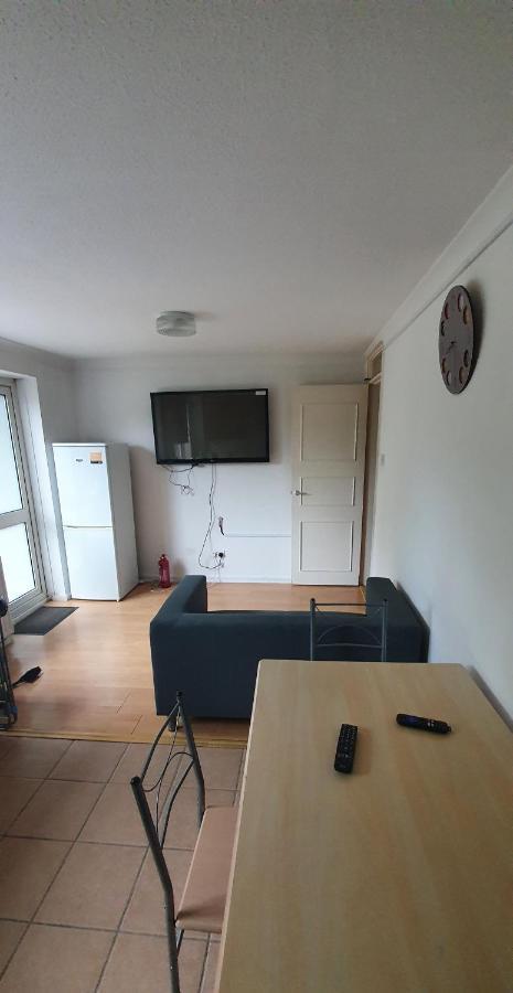 Spacious And Serene Stay Near Milton Keynes Centre Willen エクステリア 写真