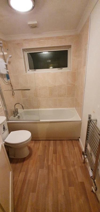 Spacious And Serene Stay Near Milton Keynes Centre Willen エクステリア 写真