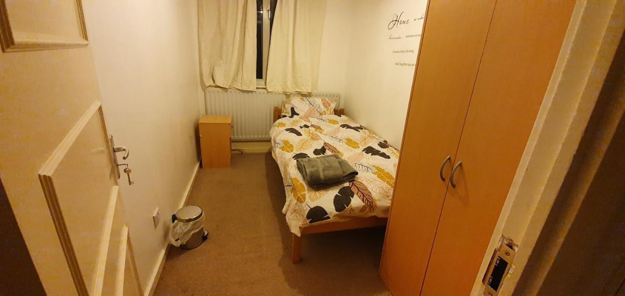 Spacious And Serene Stay Near Milton Keynes Centre Willen エクステリア 写真