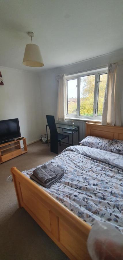 Spacious And Serene Stay Near Milton Keynes Centre Willen エクステリア 写真